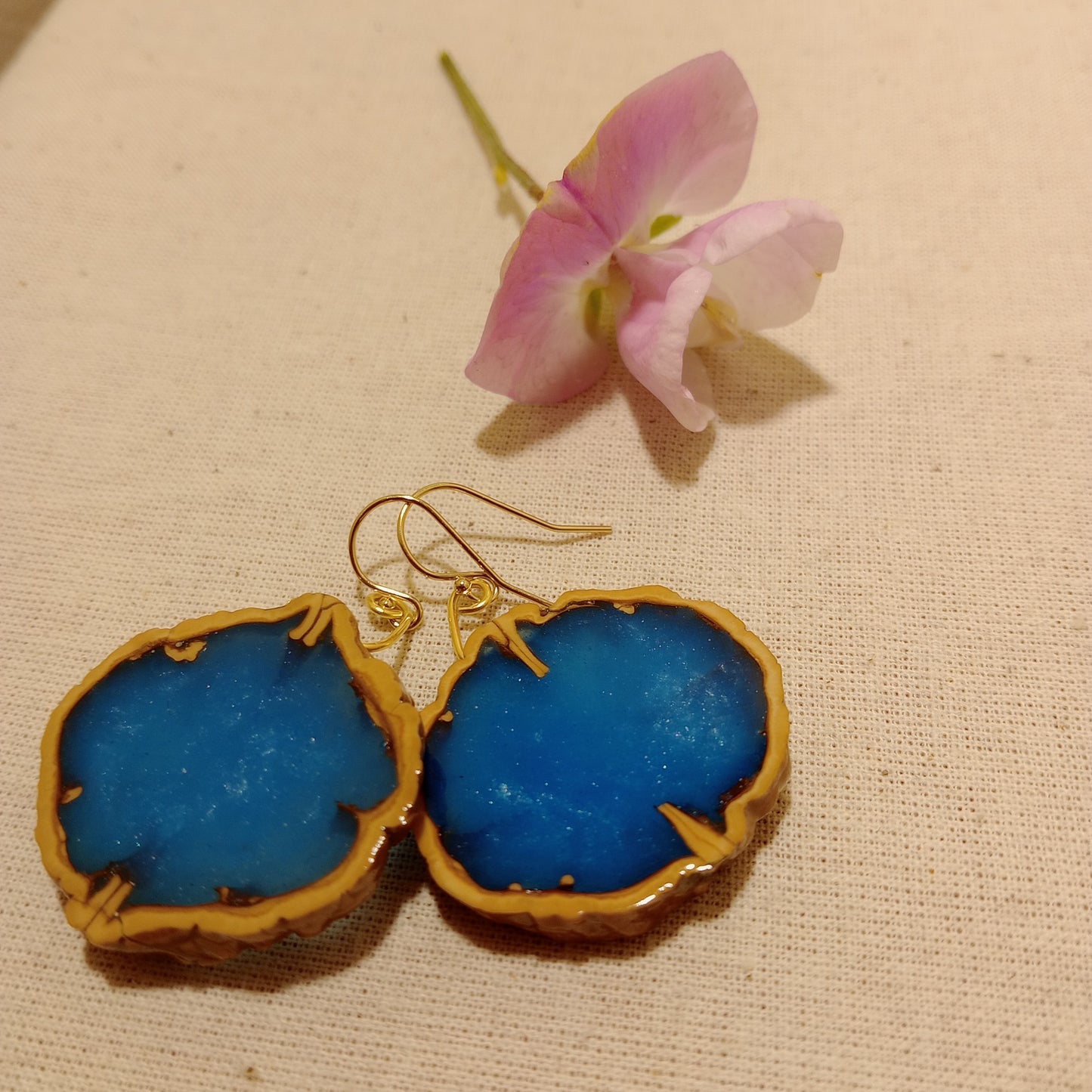 Walnut and resin earrings