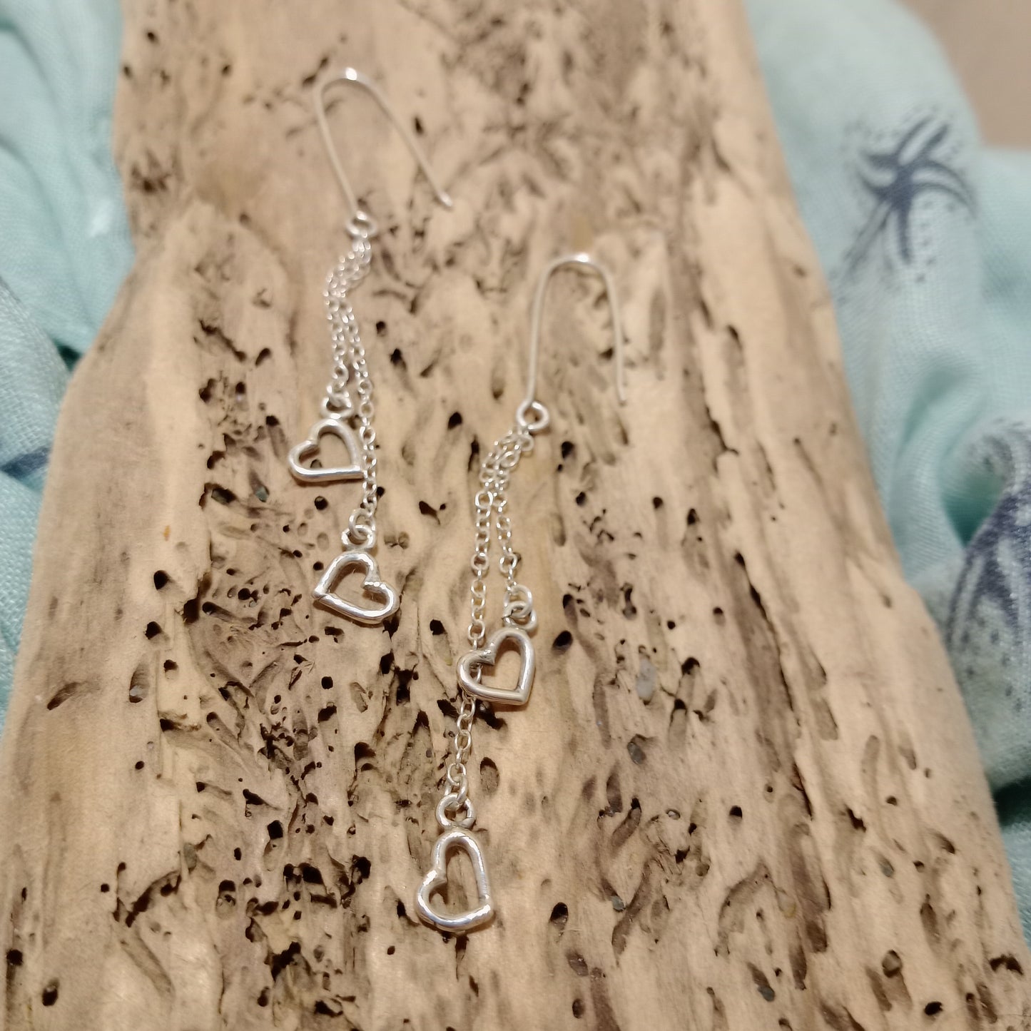 Grá dangle heart earrings