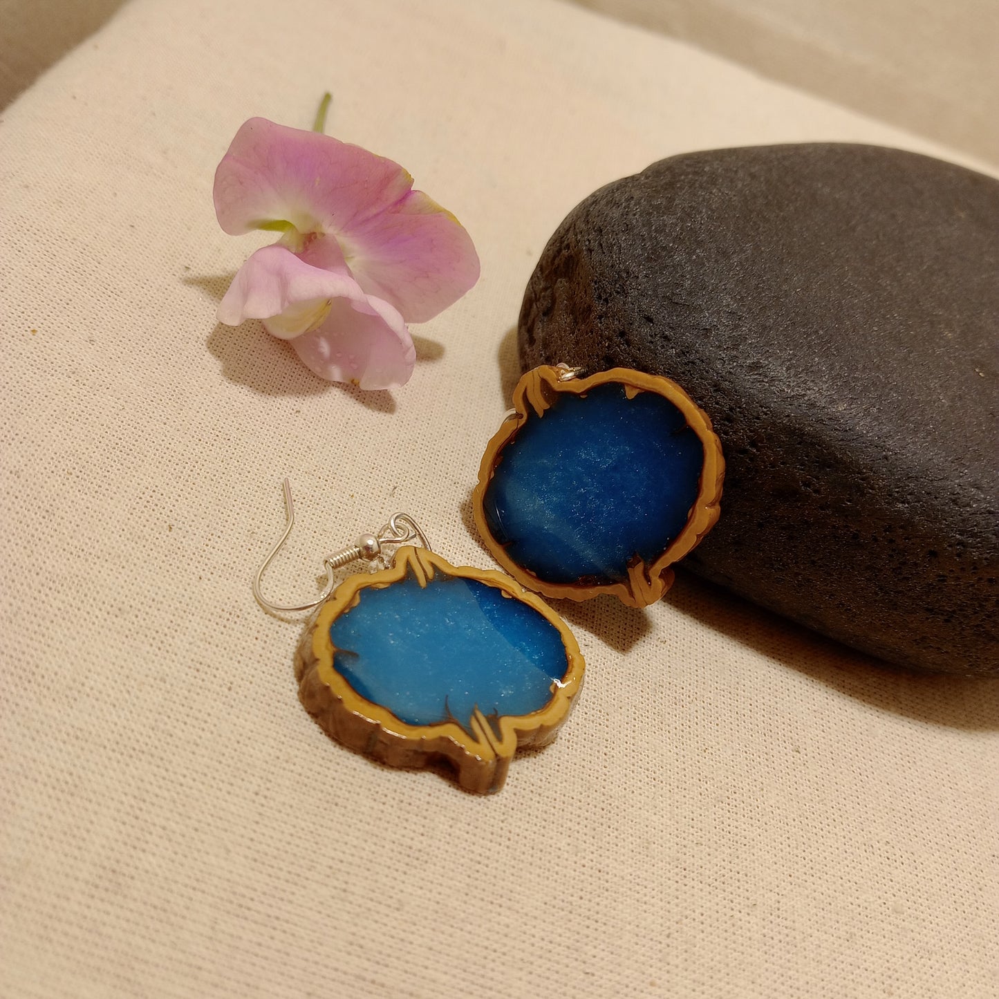 Walnut and resin earrings