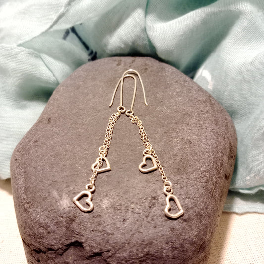 Grá  dangle heart earrings