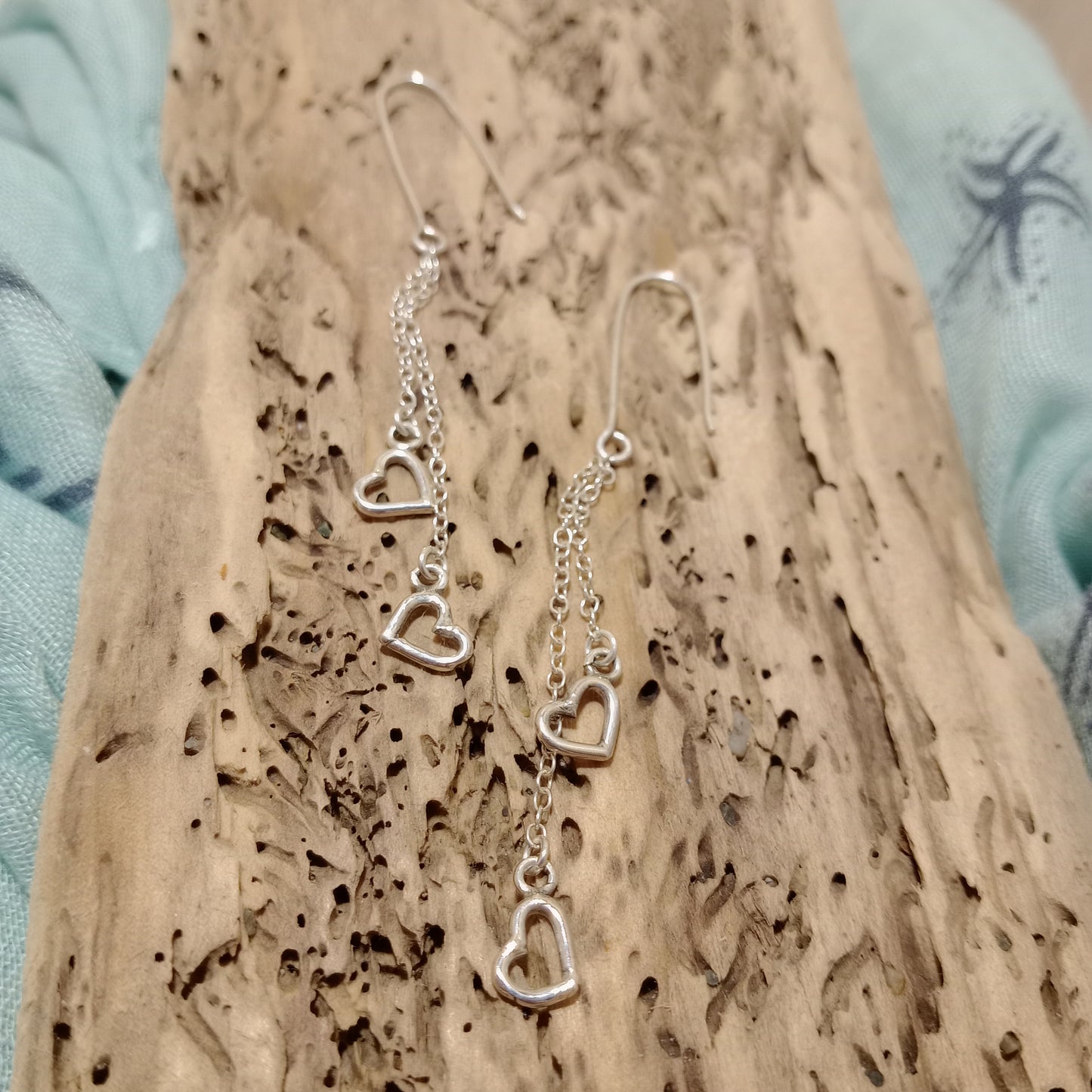 Grá  dangle heart earrings